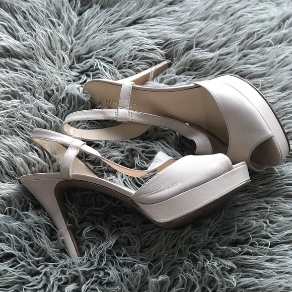 SALE💥 Leather Nude Nine West Heels - Picture 3 of 7